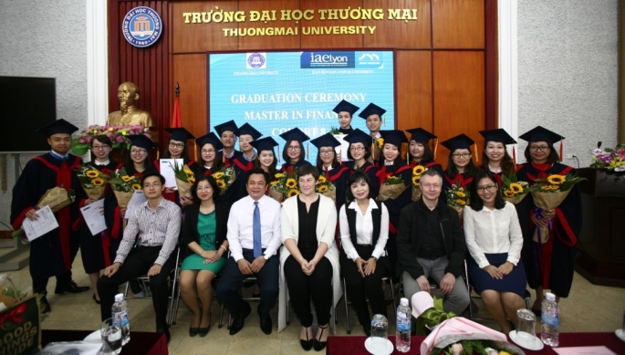 Ảnh: Bế giảng thạc sĩ tài chính khóa 8 liên kết với ĐH Jean Moulin Lyon 3